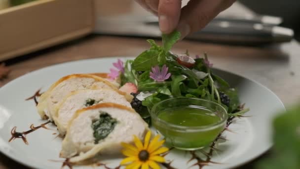 Serving Plate Spinach Chicken Roll Greens Oil — Stock Video