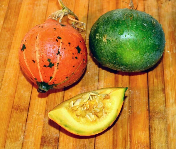 Ripe Cut Pumpkin Watermelon Lie Wooden Board Pumpkin Seeds — ストック写真