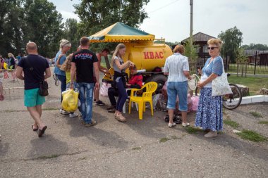 Shushenskoe, Krasnoyarsk Bölgesi, Rf - Temmuz 14,2018: taslak Kvas köyü nün yıllık Uluslararası Festivali müzik ve el sanatları 