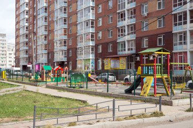 Çocuk Bahçesi Krasnoyarsk şehir evde avlusunda. Krasnoyarsk Bölgesi, Rusya Federasyonu.