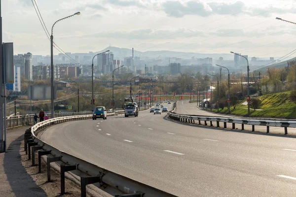 Krasnojarsk Mei 2018 Stedelijk Vervoer Rijdt Langs Igarskaya Street Tegen — Stockfoto