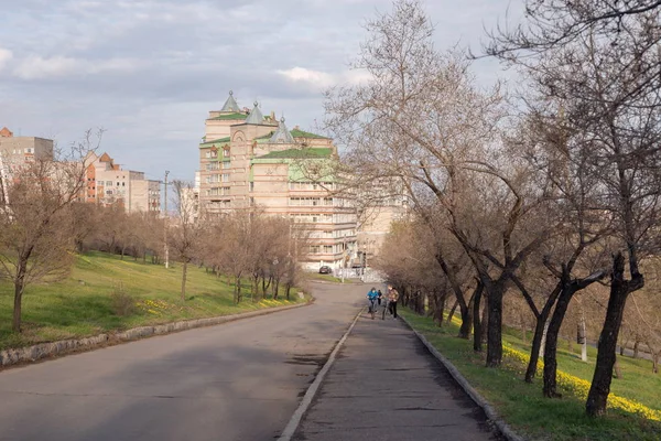 Красноярськ Травня 2018 Велосипедисти Йти Андрій Дубенський Вулиці Міста Красноярська — стокове фото