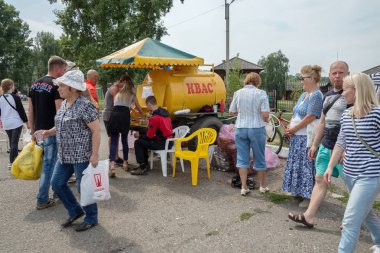 Shushenskoe, Krasnoyarsk Bölgesi, Rf - Temmuz 14,2018: Kvas ticaret köyü nün yıllık Uluslararası Festivali müzik ve el sanatları 