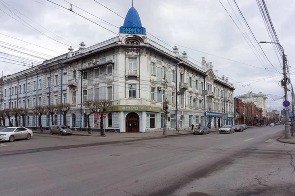 Κρασνογιάρσκ Μαρτίου 2017 Κεντρικό Γωνιακό Σπίτι Του Παλιό Κτήμα Από — Φωτογραφία Αρχείου
