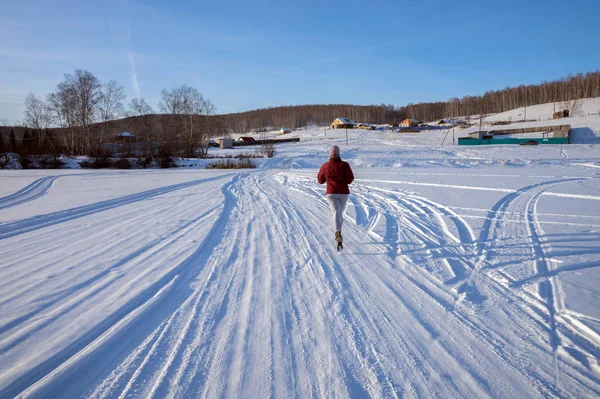 Girl Runs Winter Road Frozen Lake Village Hill Winter Sunny — Stock Photo, Image