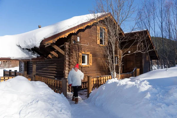 Elderly Woman Stands Entrance Wooden House Snowdrifts Sunny Winter Day — Stock Photo, Image