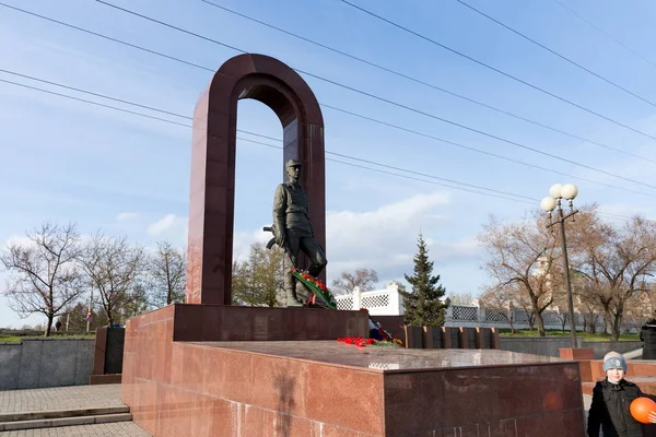 Krasnoyarsk Região Krasnoyarsk Maio 2018 Monumento Soldados Internacionalistas Uma Perspectiva — Fotografia de Stock