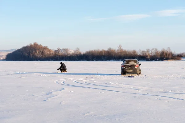 Village Parnaya Krasnoyarsk Region January 2019 Fisherman Arrived Car Frozen — Stock Photo, Image