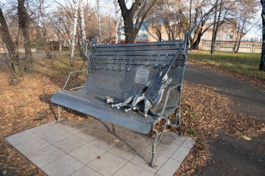 Krasnoyarsk, Krasnoyarsk bölgesi /Rf - 30 Ekim 2018: Memorial tezgah adanmış yazıt ile ölen rock müzisyenleri için: 