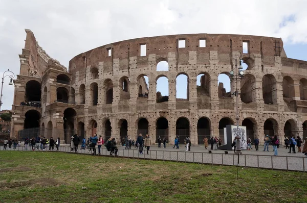 Rome Italy January 2019 Tourists Wall Amphitheater Colosseum Construction Years — Stock Photo, Image