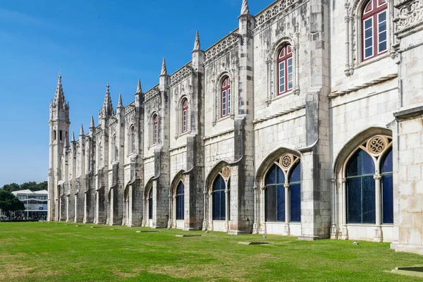 View Perspective Old Walls Blue Sky Green Lawn — Stock Photo, Image