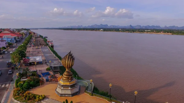 Yılan heykeli,Naga heykeli Mekong Rive üzerinde bir Budist parkı