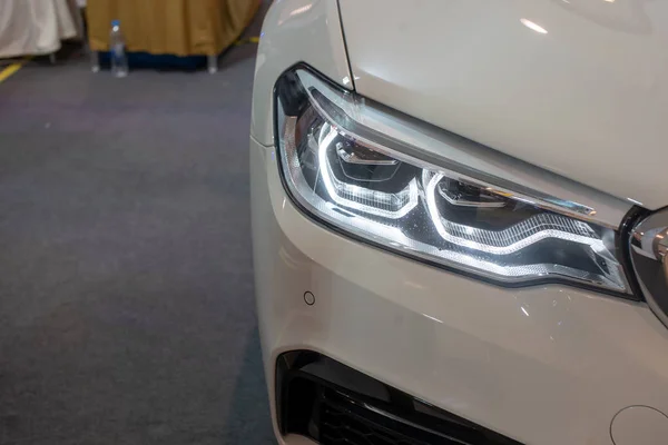 Far araba Projektör beyaz araba / Led modern bir lüks 