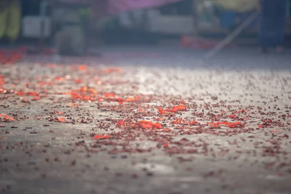 Havai fişeklerden çıkan çöpler