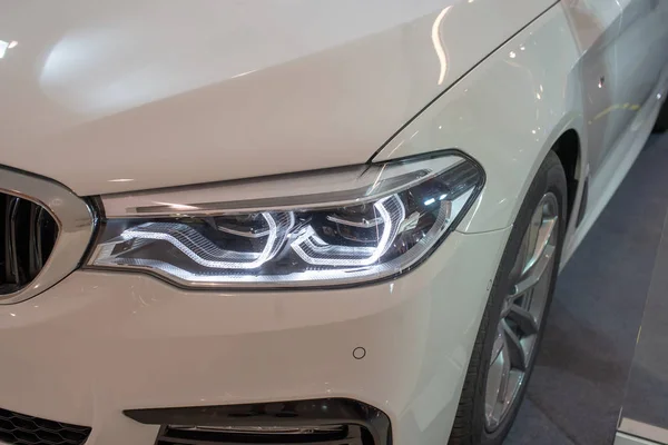 Far araba Projektör beyaz araba / Led modern bir lüks 