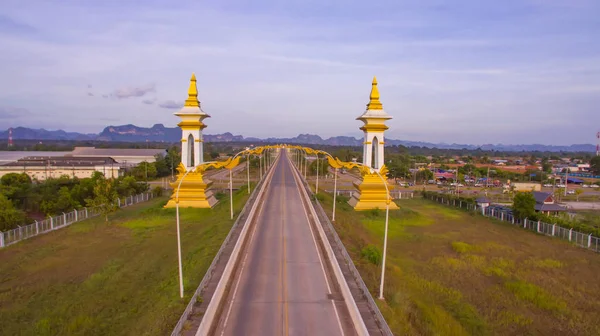 3. Tayland-Lao Dostluk Köprüsü nakhon phanom, Üçüncü Tay