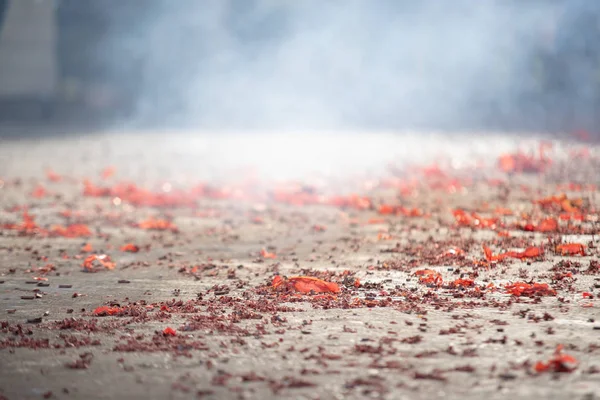 Havai fişeklerden çıkan çöpler