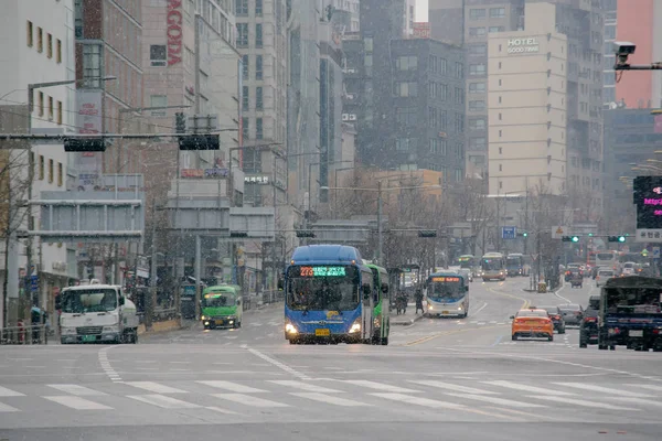 Seul, Kore - 13 Aralık 2018: Seul, Kore, kar yağışı