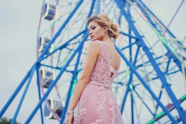 Young Beautiful Woman Long Pink Evening Dress Walking Path Park — Stock Photo, Image