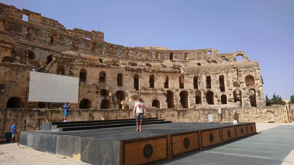 24.06.2019-Tunesië, El-Gem. Ruïnes van het Romeinse amfitheater in El-Jem, Tunesië (UNESCO werelderfgoed) — Stockfoto
