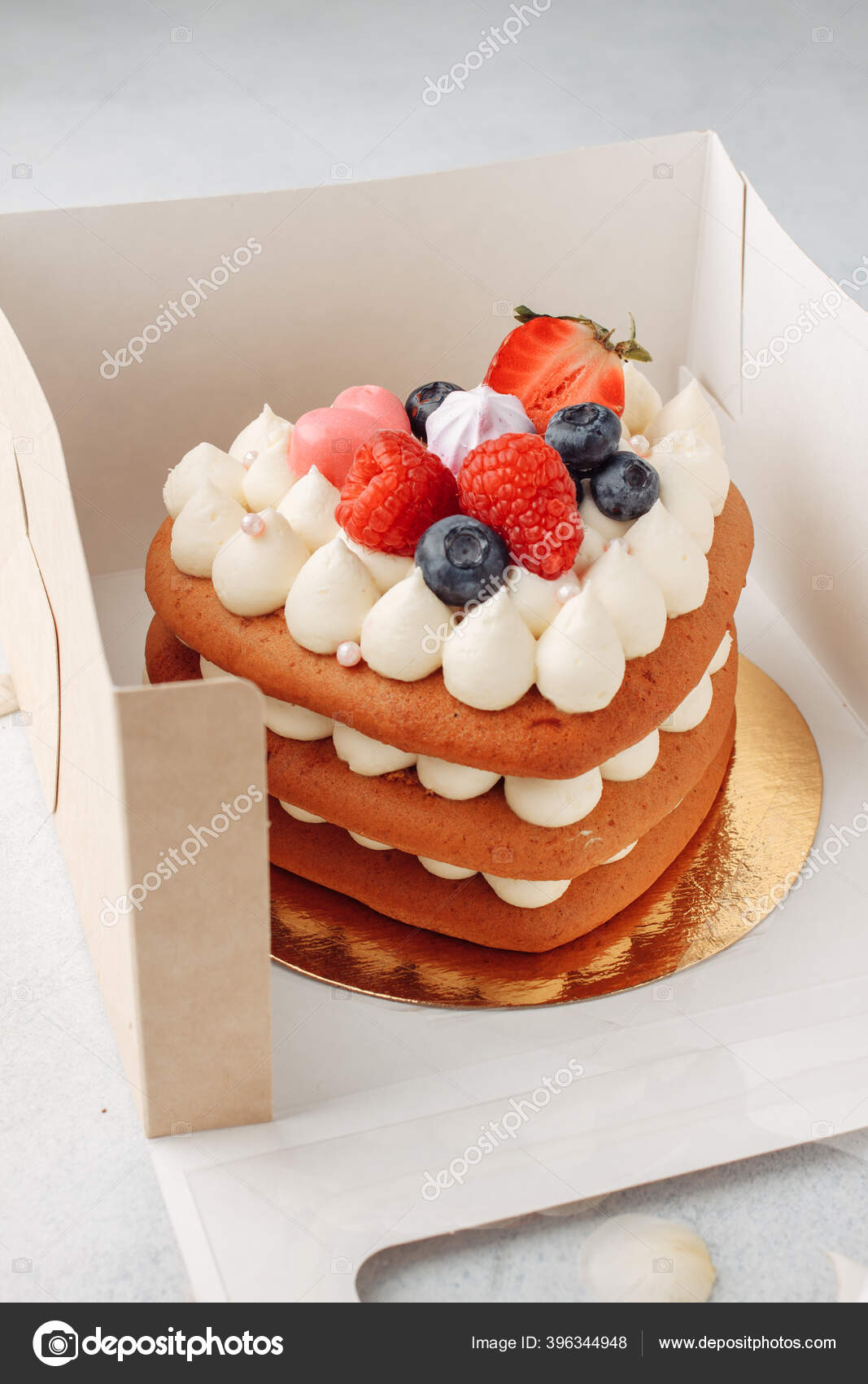 Gateau Velours Rouge Fait Maison Forme Coeur Pour Saint Valentin Image Libre De Droit Par Natalishuv C Gateau Velours Rouge Fait Maison Forme Coeur Pour Saint Valentin Image Libre De Droit Par Natalishuv C