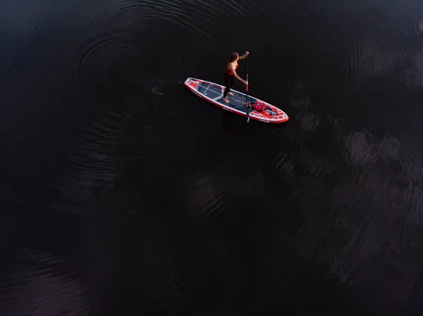Κάτοψη Των Τουριστών Στη Λίμνη Sup Boards Όμορφα Καθαρά Νερά — Φωτογραφία Αρχείου