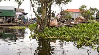 Tonle Sap Gölü, köy