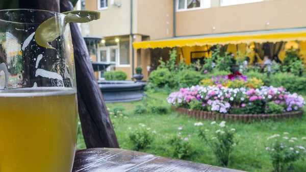 Beer and wooden table — Stock Photo, Image