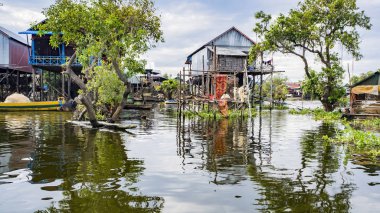 Tonle Sap Gölü, köy