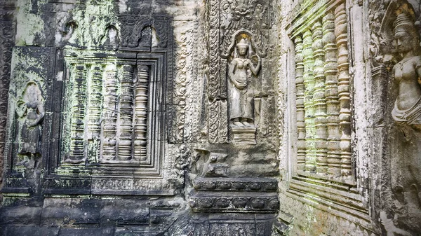 Muur van de oude tempel van Angkor — Stockfoto