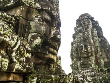 Tapınaklardan taş heykel kompozisyonu 