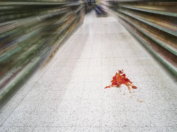 Supermarket and shelfbroken bottle — Stock Photo, Image