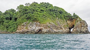 Kayalar ve okyanus, Asya beach