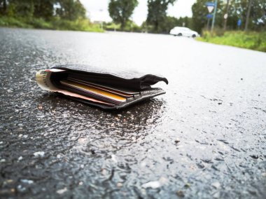 Yolda kayıp cüzdan