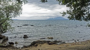 Kayalar ve okyanus, Asya beach