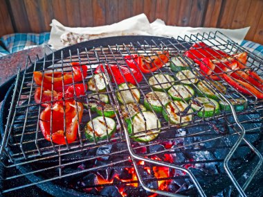 Kömür ızgara sebzeli