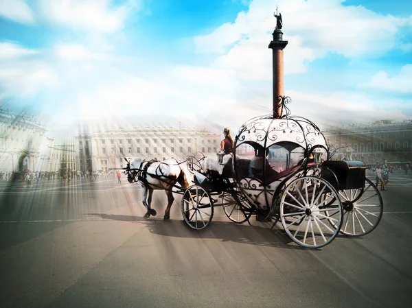 馬に引かれた馬車、宮殿広場 — ストック写真