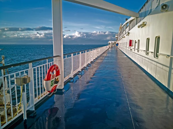 Panoram op de Oostzee met cruise lainer — Stockfoto