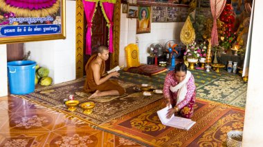 Bir tapınak genç keşiş