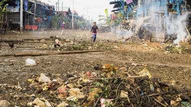 Asya peaple yürüyüş