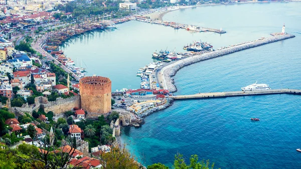 Blick auf Alanya und Berge — Stockfoto