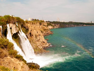 Görünümü alt şelale ve gökkuşağı 