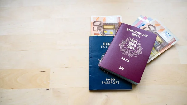 爱沙尼亚和俄罗斯的护照 — 图库照片