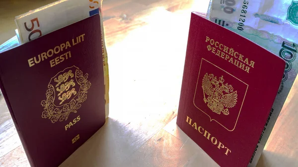 Dual citizenship of Estonia and russia — Stock Photo, Image