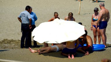 Polis ve ambulans sahilde 