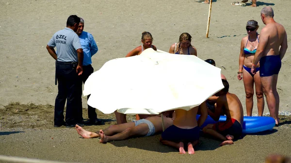 Polis ve ambulans sahilde 