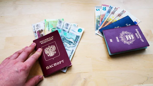 Подвійне громадянство з Естонією та Росією — стокове фото
