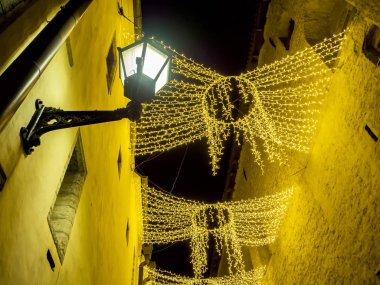 Noel eski sokak Tallinn için dekore edilmiş