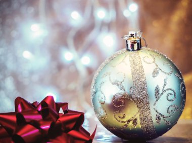 Noel ağacı oyuncaklar, bulanık ve peri arka plan