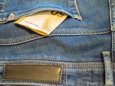 Fiftey euro banknot kot pantolon cebinde